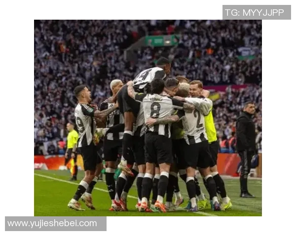 伯顿阿尔比恩与赫尔城的激烈对决展现英足联杯的精彩瞬间与战术较量