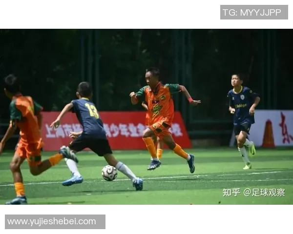 中国足球队在友谊赛中以7比2战胜老挝队展现强大实力