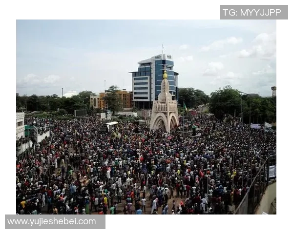 吉马雷斯与马里激战正酣精彩对决引发球迷热议 吉马雷斯与马里激战正酣精彩对决引发球迷热议